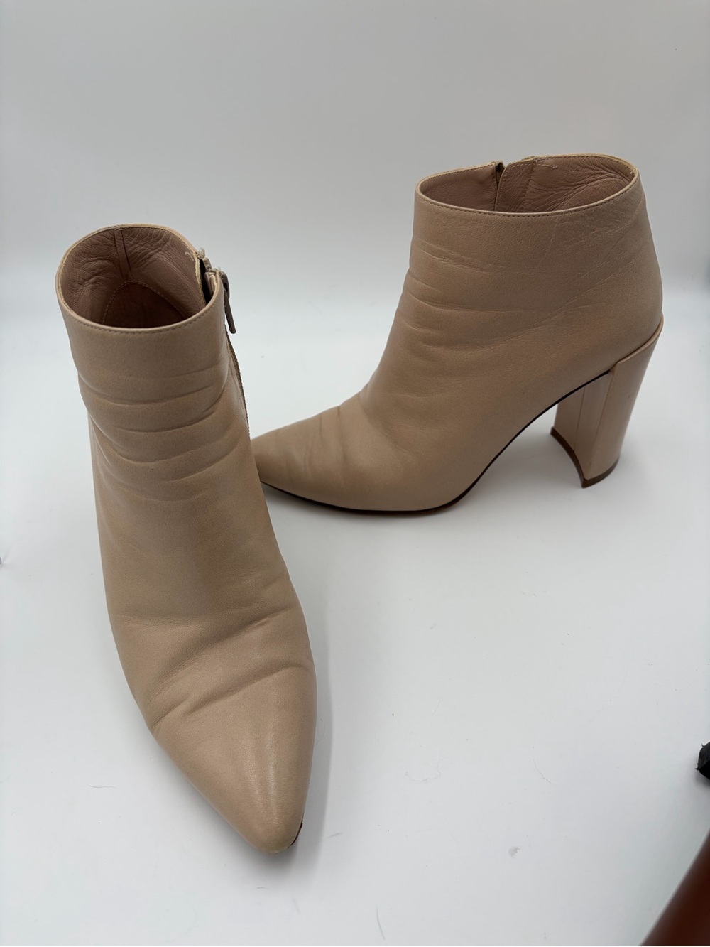 Stuart Weitzman Nude / Light Dusty Pink Leather Pointed Toe Ankle Boots size 8